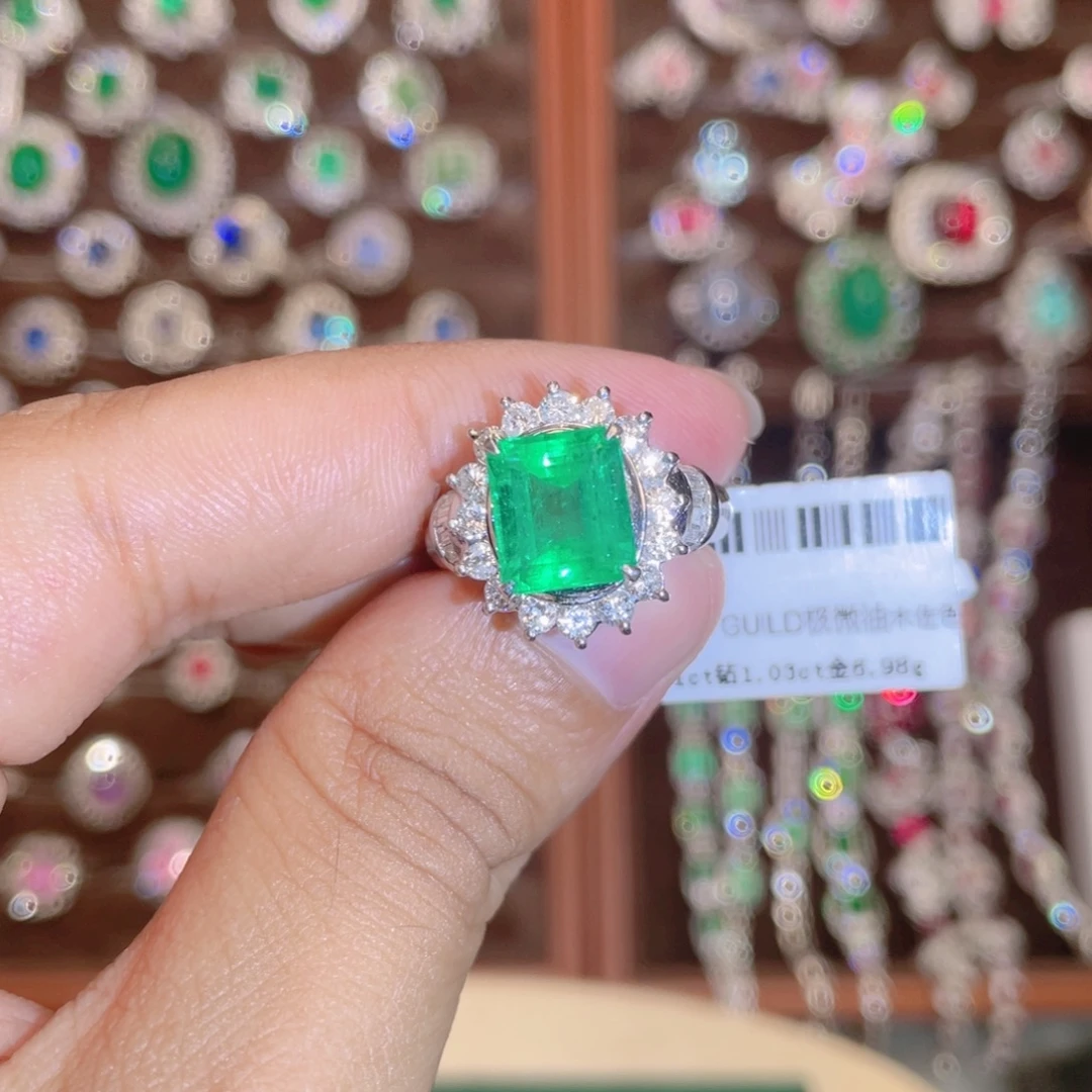 铂Pt900镶嵌戒指祖母绿3.1ct 极微油 木佐色