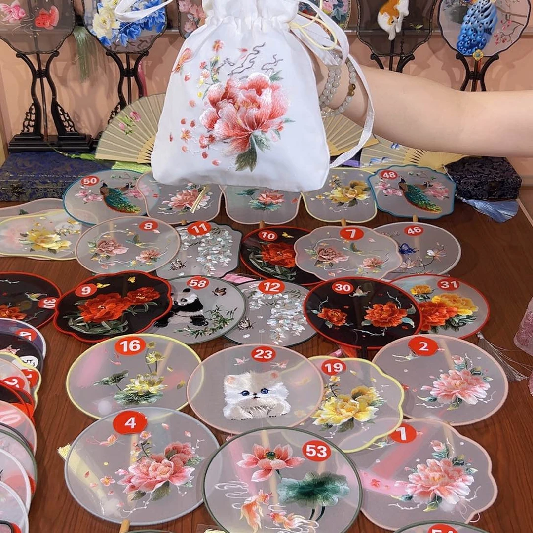 绢苏绣白色刺绣包包