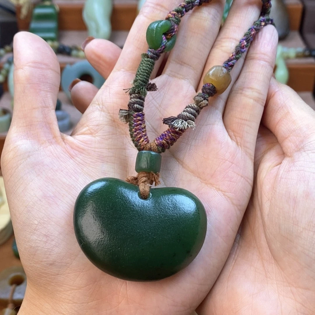 和田玉（碧玉）颈饰未镶嵌