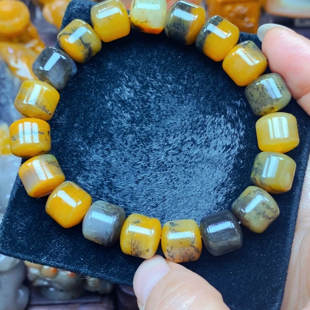 未镶嵌石英质玉（黄龙玉）颈饰