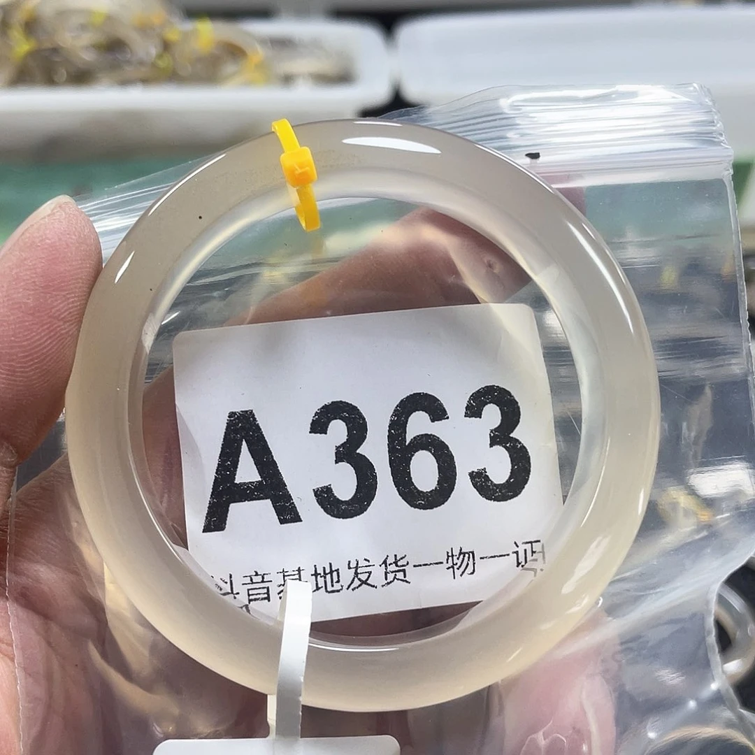 手镯玛瑙/玉髓未镶嵌B****m58有点