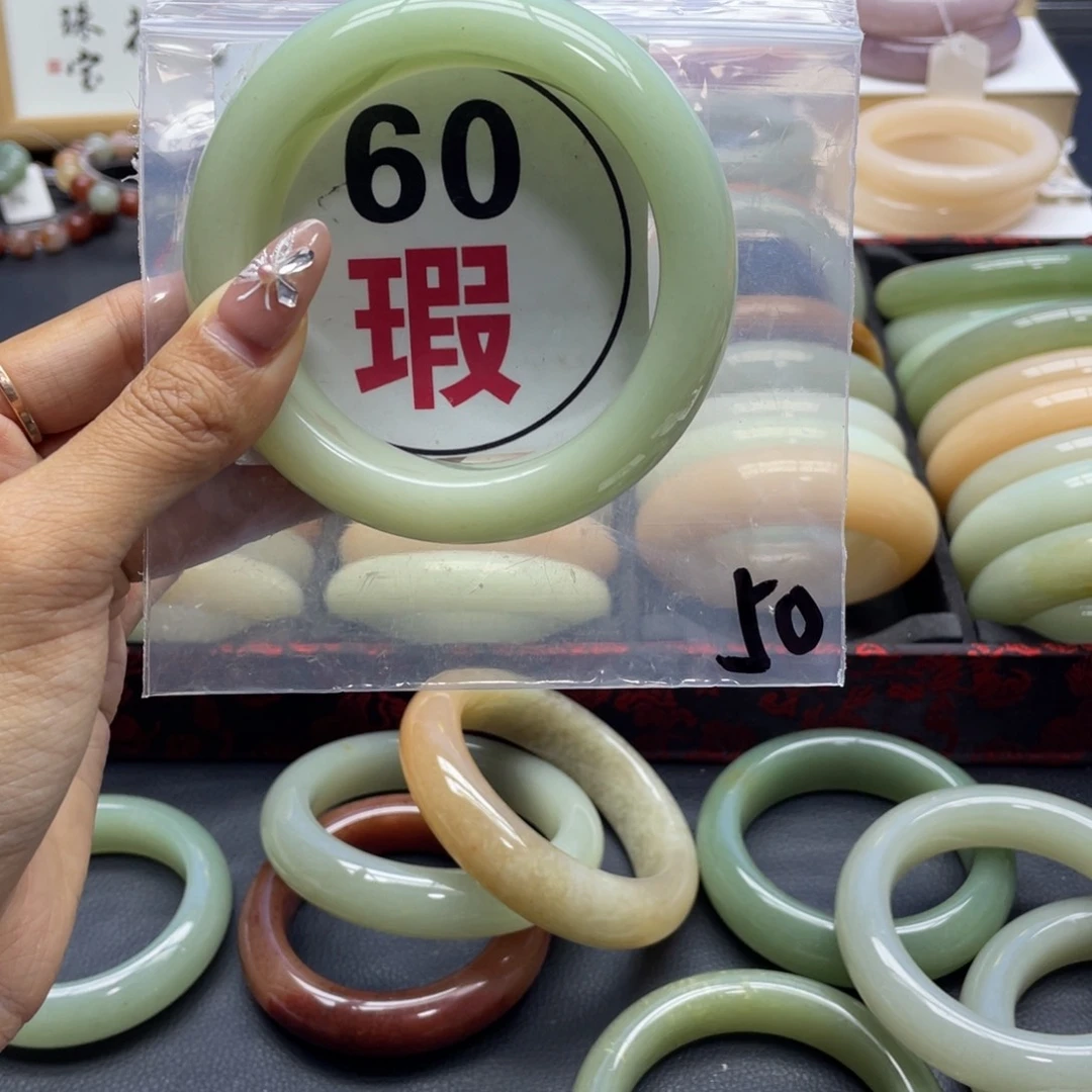 未镶嵌手镯石英岩玉