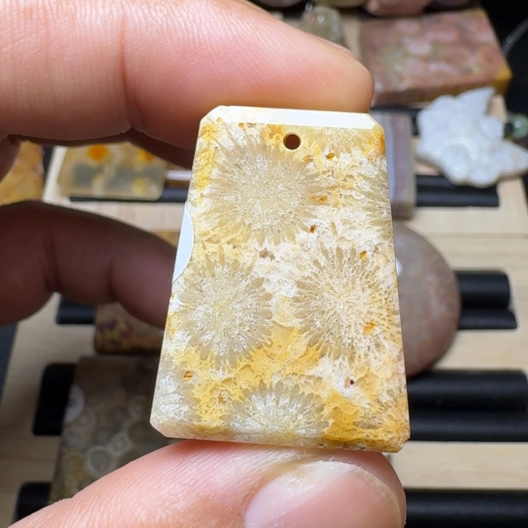 未镶嵌纯天然色有机玉石保真色石英质玉