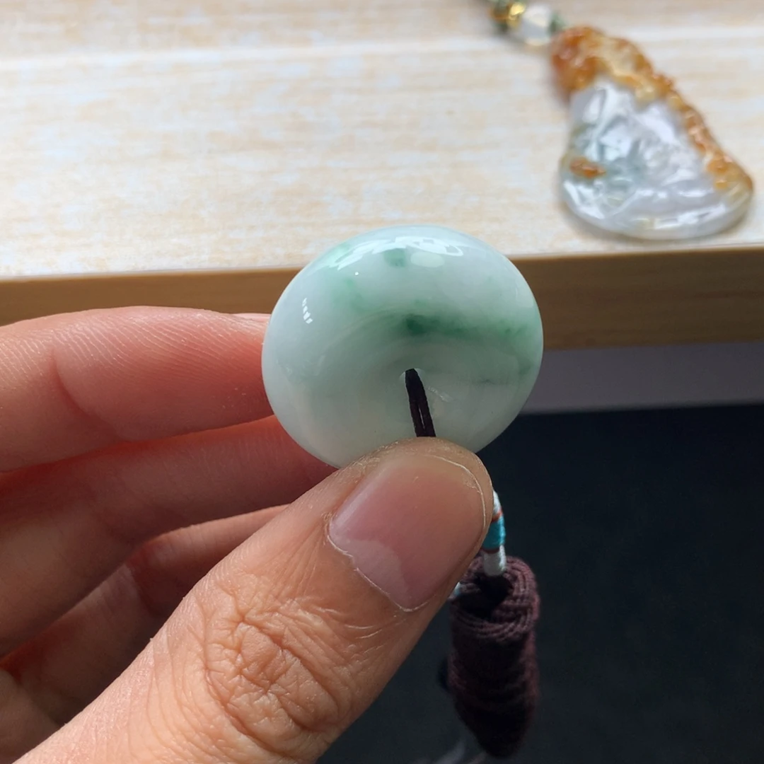 翡翠未镶嵌颈饰吊坠