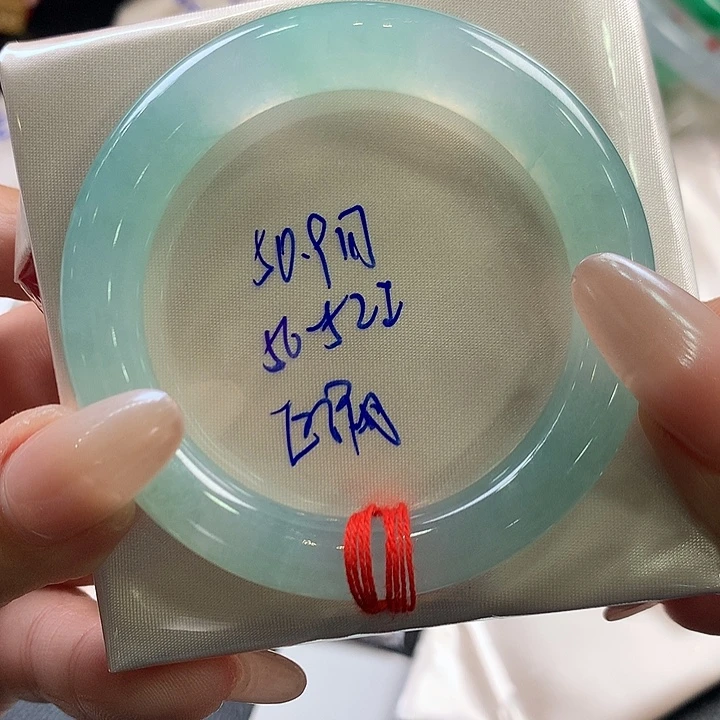 翡翠未镶嵌手镯50.9圆包容