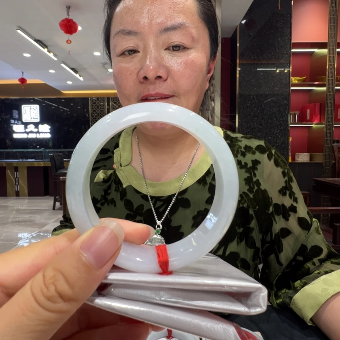 我***l未镶嵌手镯翡翠宽胎56福利不退不换