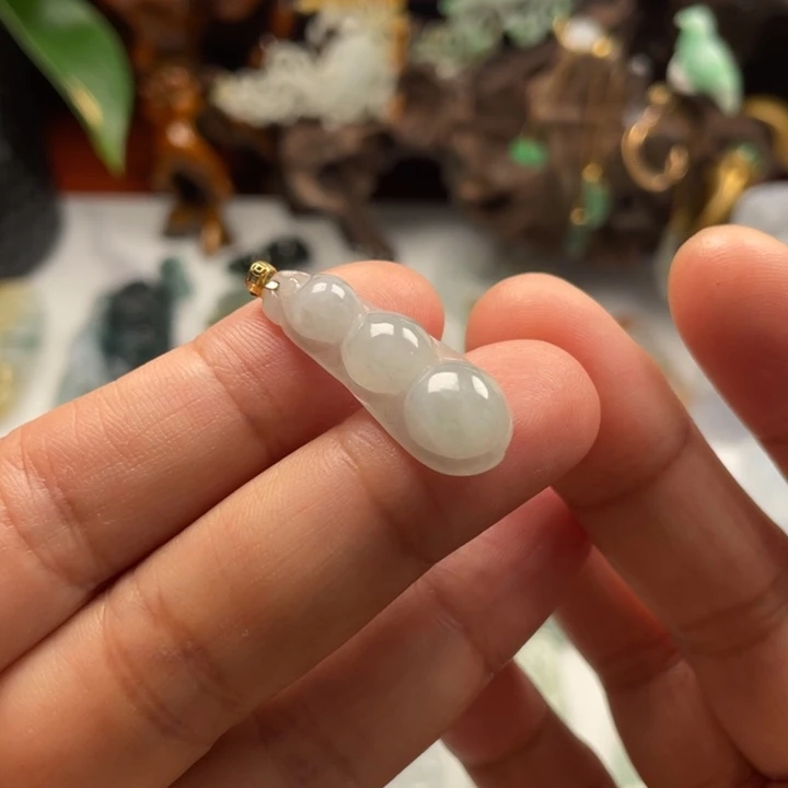 翡翠18K金镶嵌颈饰玉