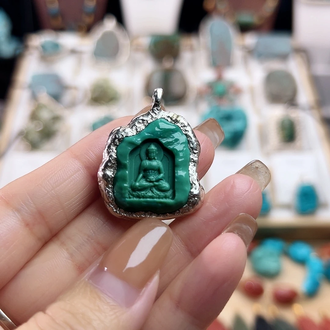 绿松石未镶嵌颈饰