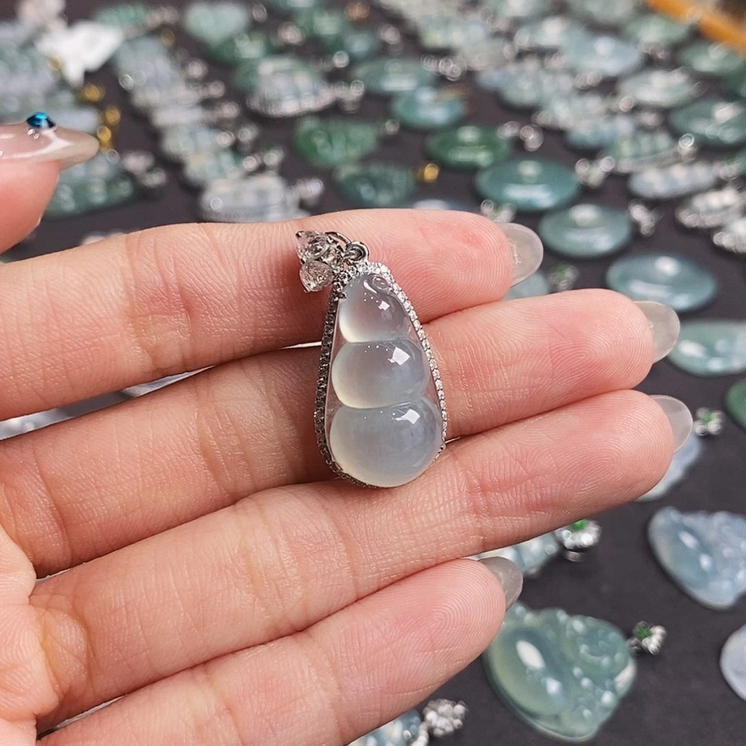 翡翠18K金镶嵌吊坠(赠链)天然缅甸A货翡翠福豆