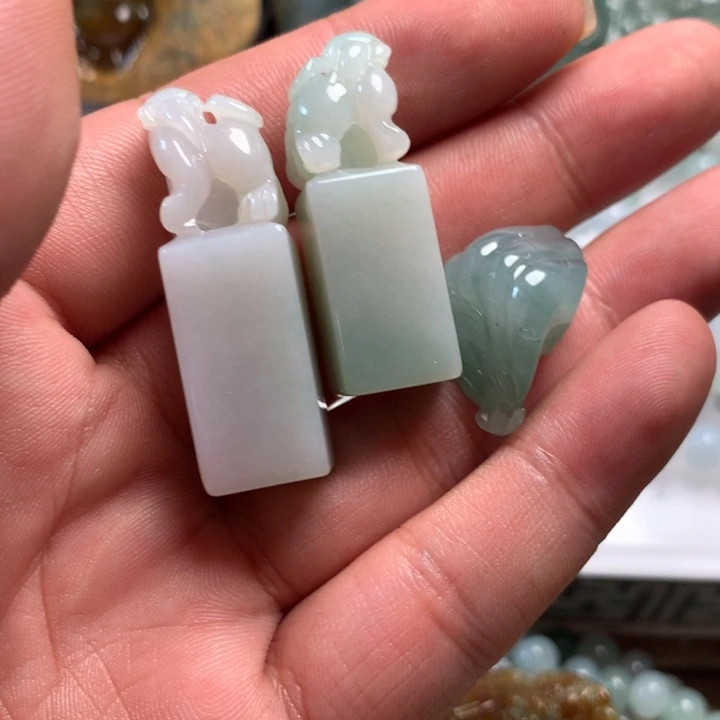 可***哒翡翠未镶嵌颈饰翡翠