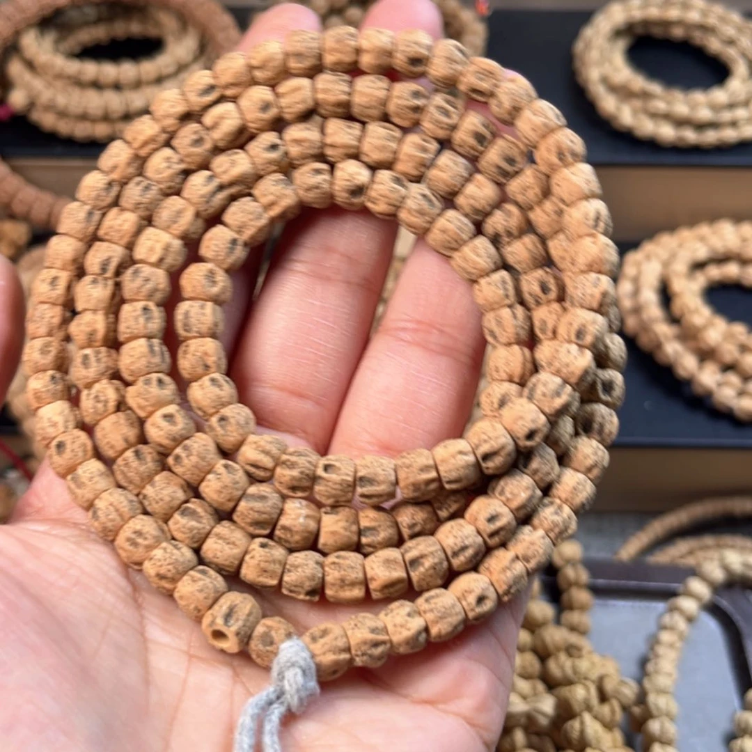 【闪购商品】柏香籽/百香籽吊坠獅*A079