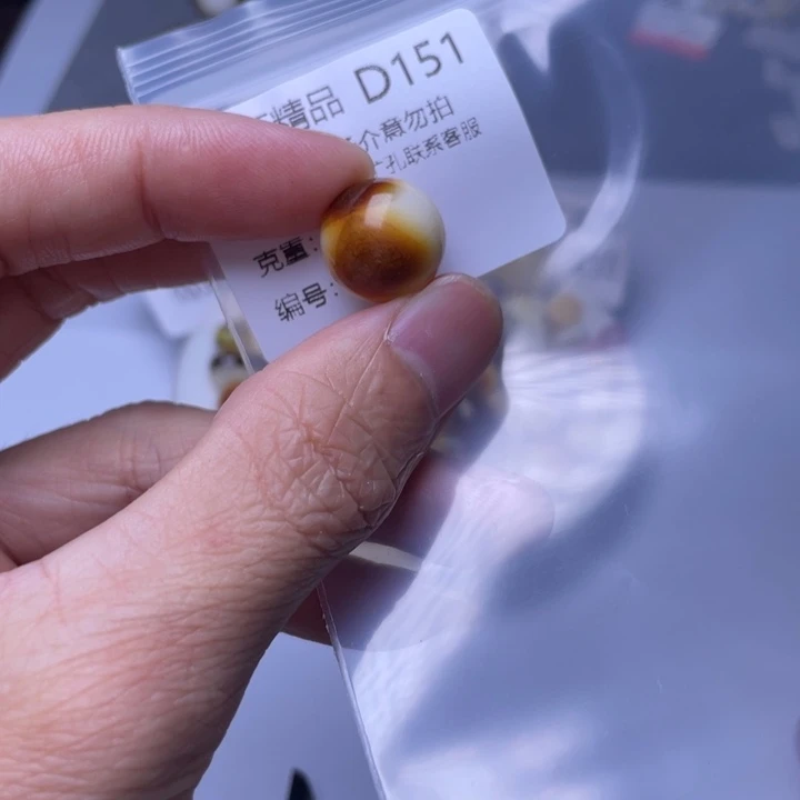 未镶嵌琥珀裸石琥珀