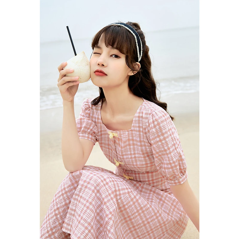 茵曼夏季新款女装小清新方领复古盘扣a字半袖格子连衣裙1812303
