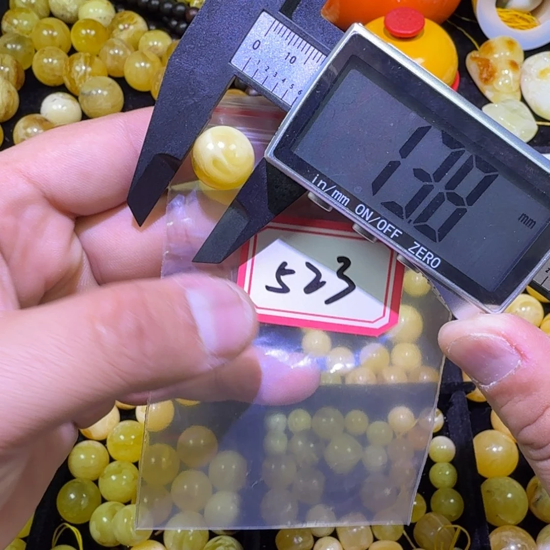 蜜蜡未镶嵌珠宝奇石