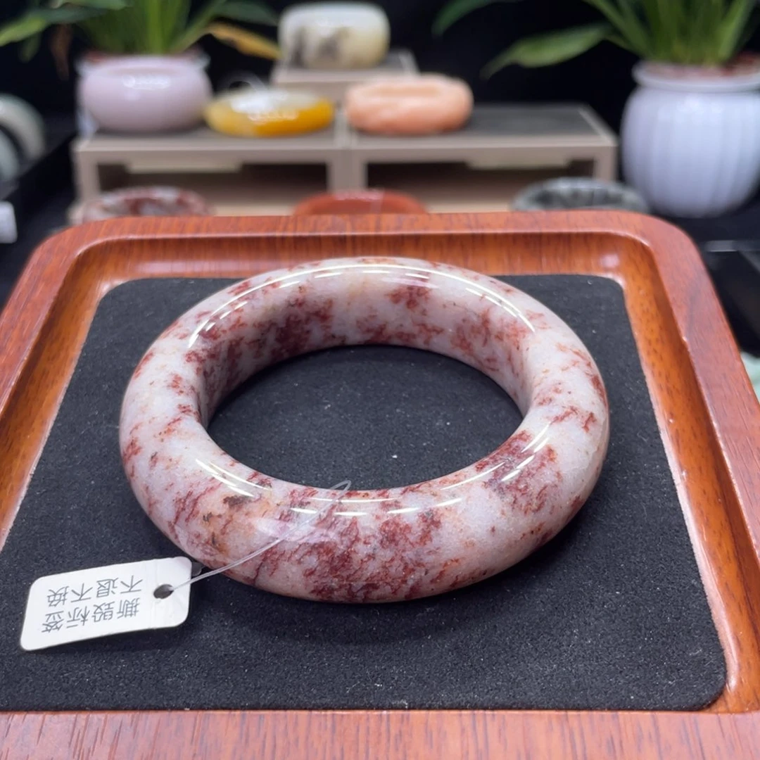 未镶嵌手镯石英岩玉爱****?