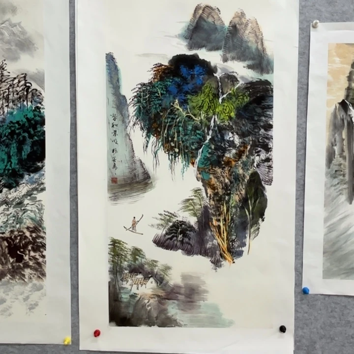 国画花鸟的翅膀是由两只