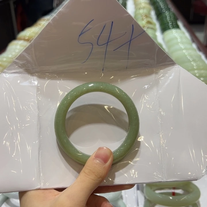 一****和田玉未镶嵌手镯