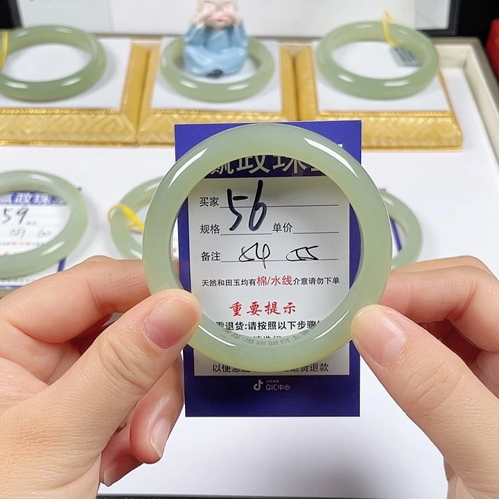 和田玉未镶嵌手镯