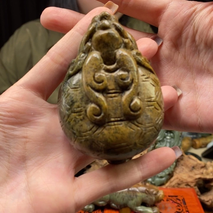 岫岩河磨玉（透闪石质玉）颈饰未镶嵌
