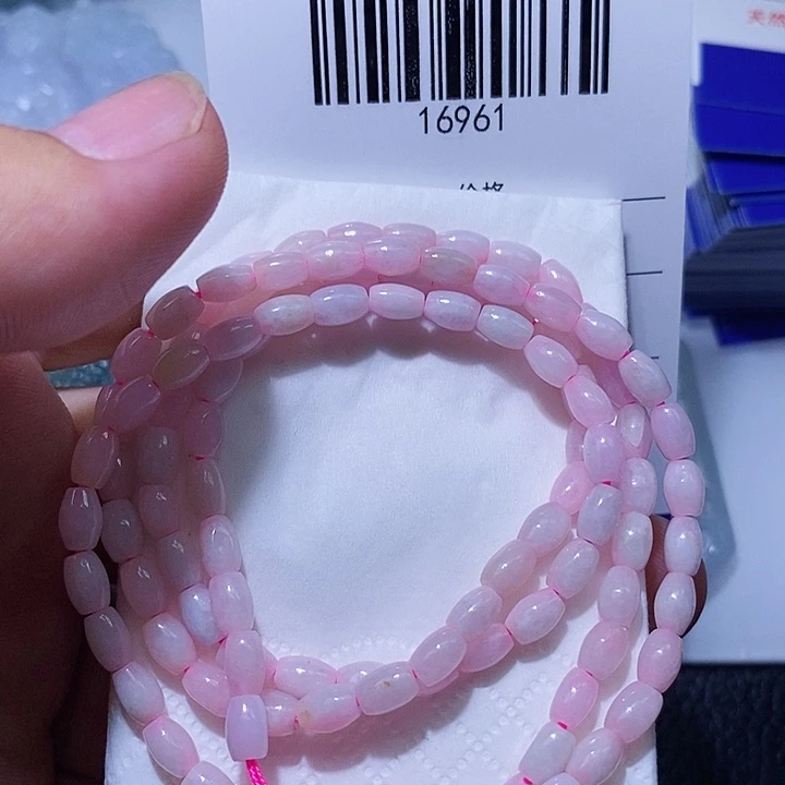颈饰未镶嵌翡翠是