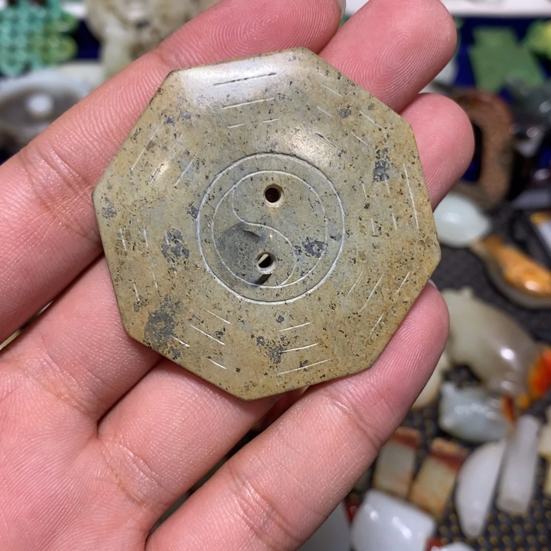 透闪石质玉未镶嵌颈饰