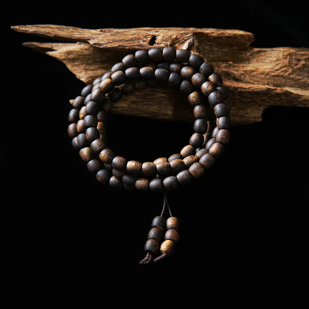 沉香0.7白棋母树虫漏鼓珠手串多圈