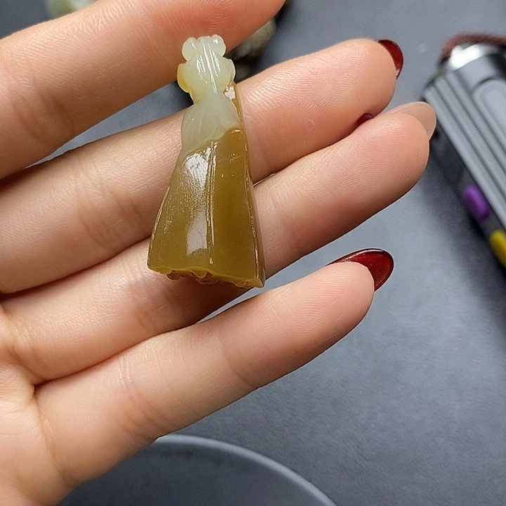 颈饰未镶嵌和田玉微**分