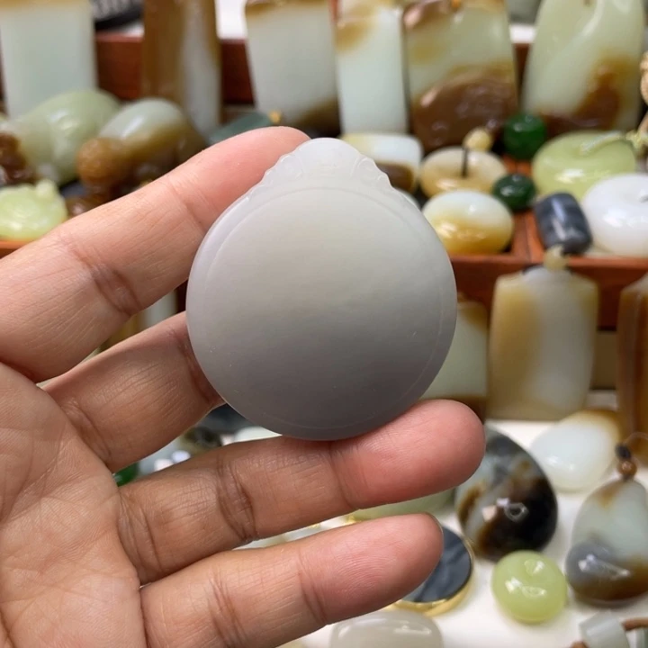 和田玉未镶嵌颈饰