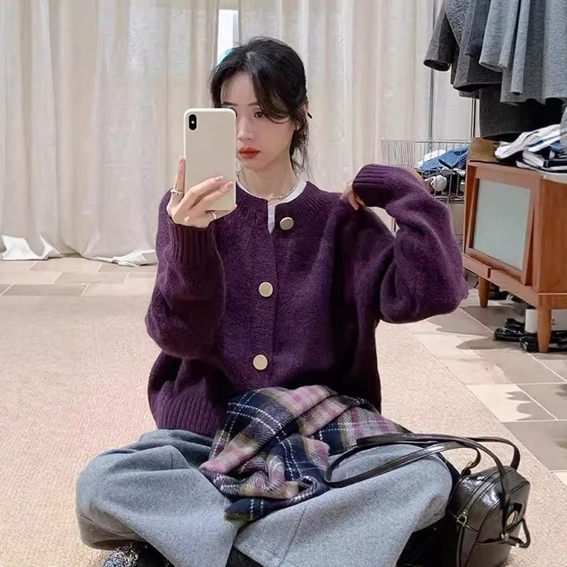 高级感葡萄紫色浣熊绒针织开衫女秋冬温柔风软糯短款毛衣外套上衣