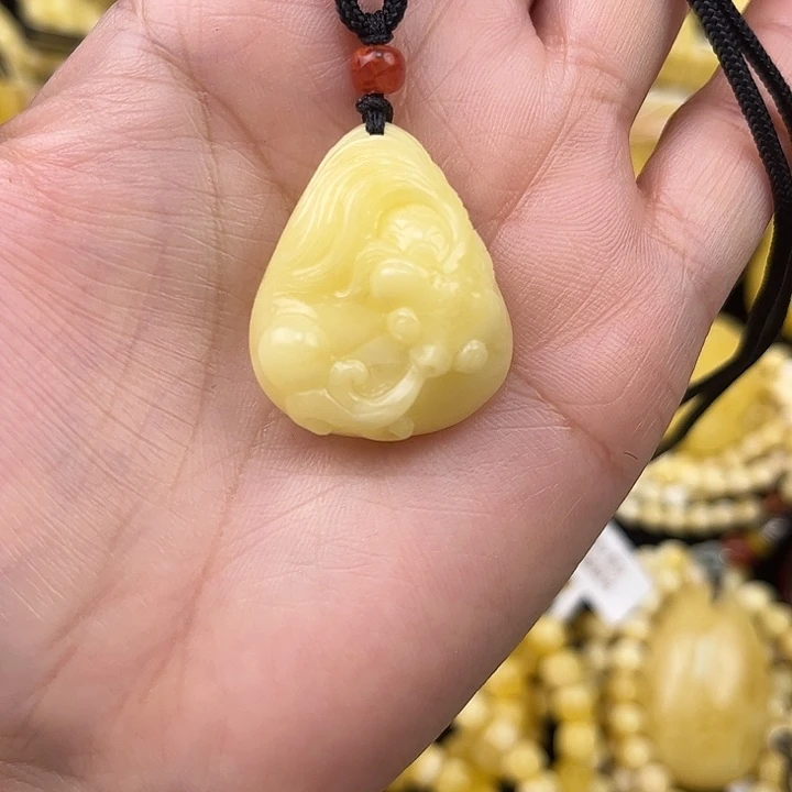 琥珀未镶嵌颈饰琥珀