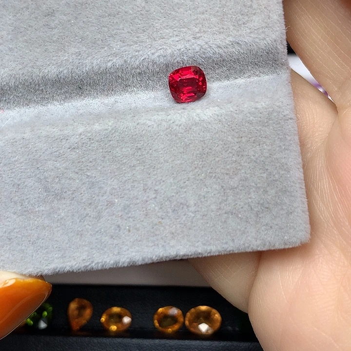 尖晶石裸石0.94ct绝地武士尖晶石吉尔德