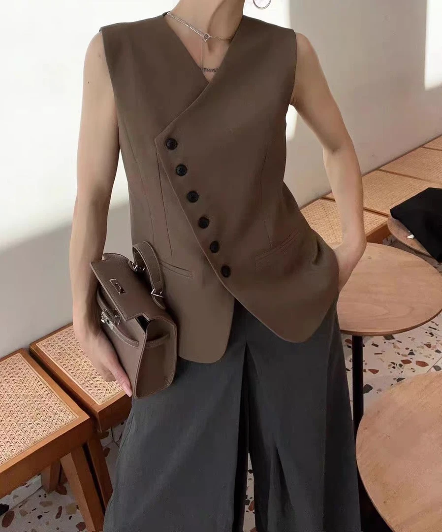 9006不规则斜扣西装马甲外套女