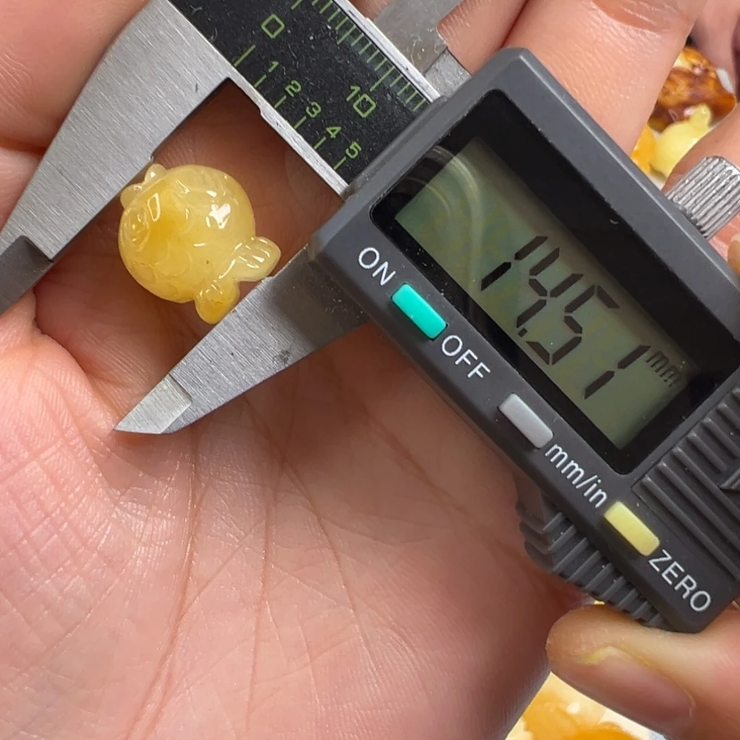 蜜蜡未镶嵌裸石微瑕