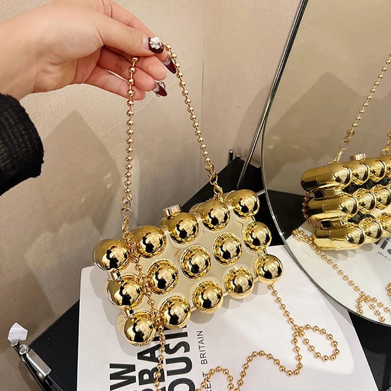 网红小香风珍珠手提包女2024欧美个性设计ins高级少女斜跨口红包