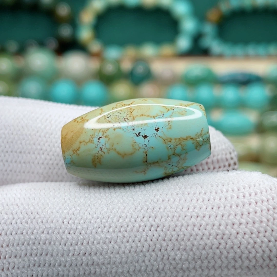 绿松石未镶嵌颈饰