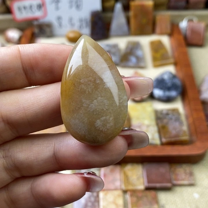 石英岩玉合金颈饰