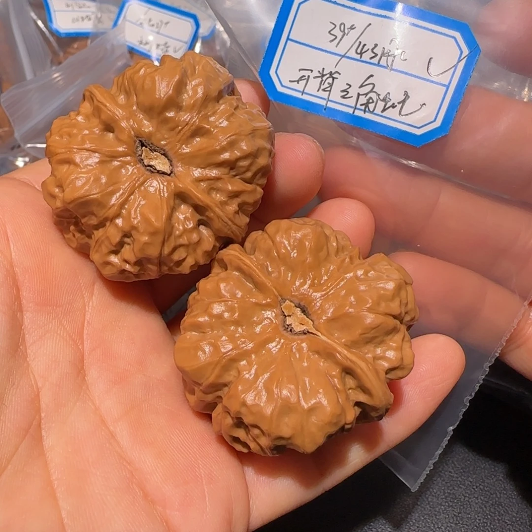 文玩核桃吊坠飞飞飞飞分