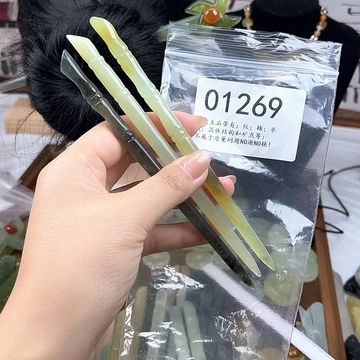蛇纹石玉发簪未镶嵌玉****?