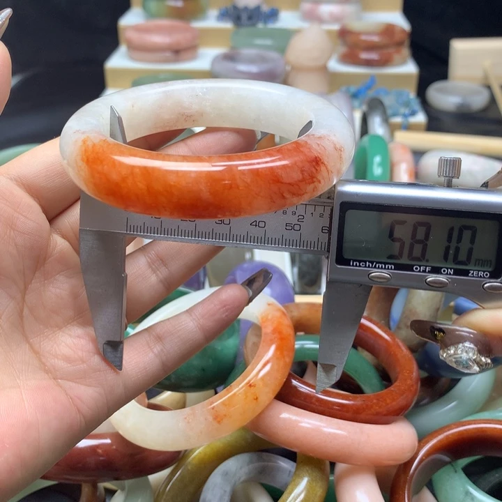 未镶嵌手镯石英质玉