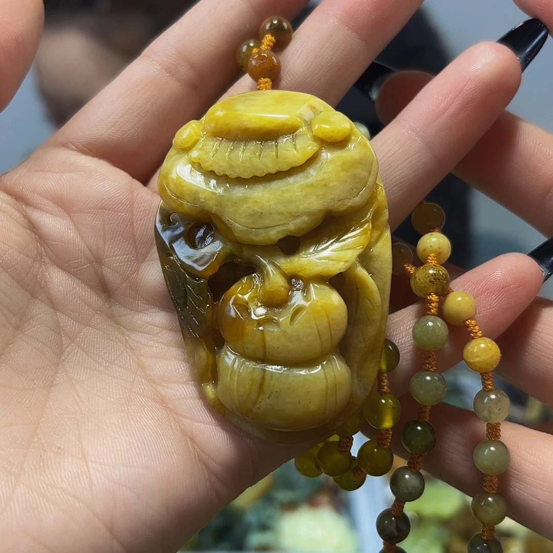 蛇纹石玉未镶嵌颈饰