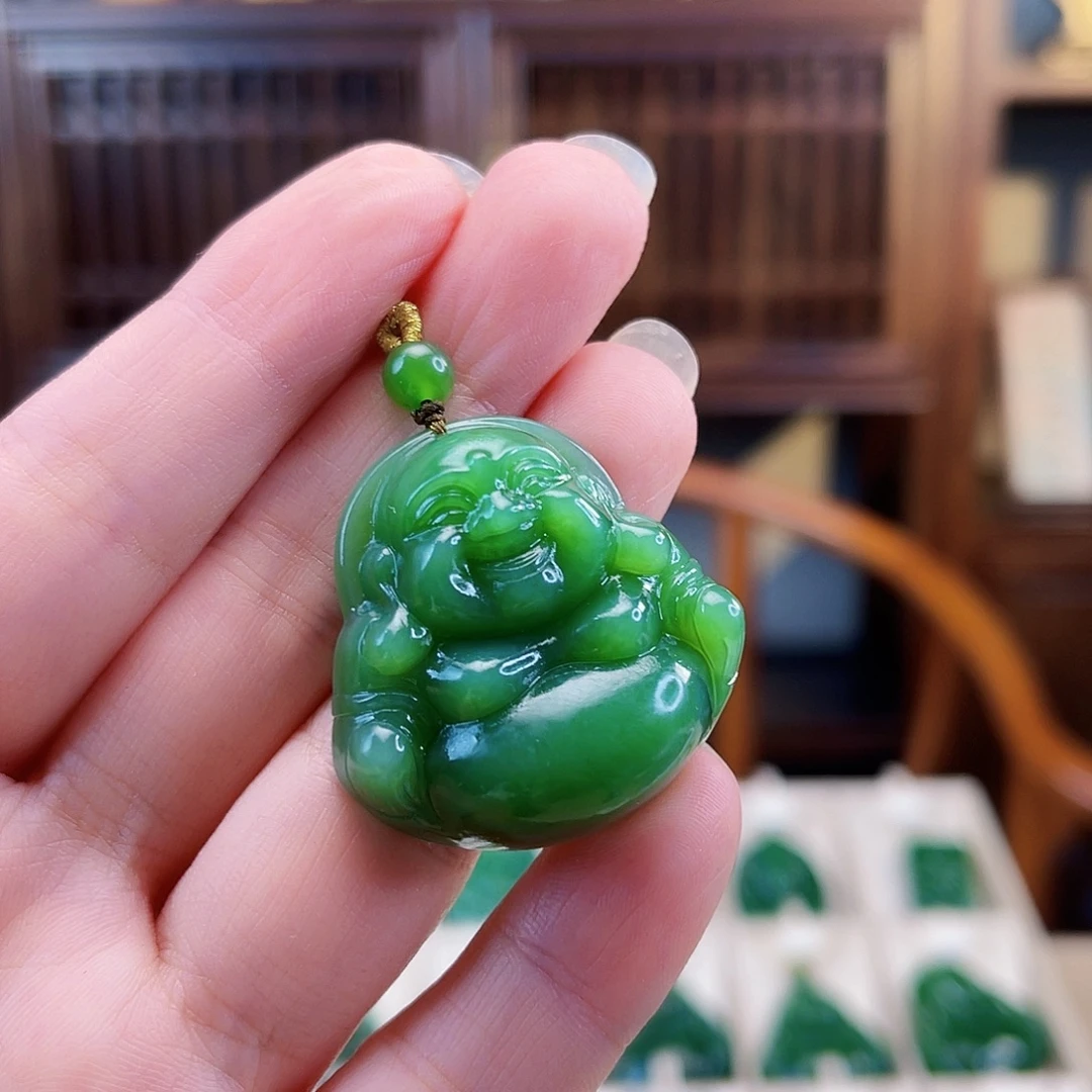 颈饰未镶嵌和田玉（碧玉）