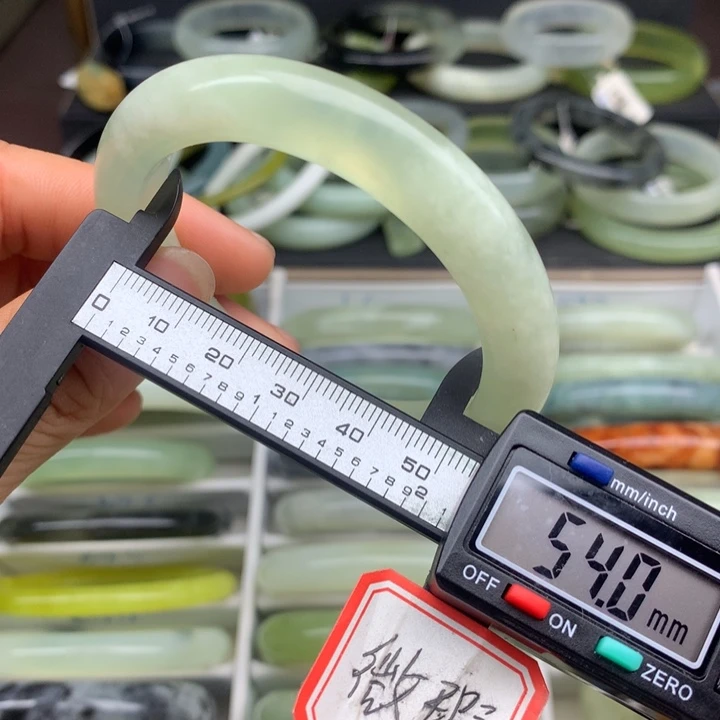 蛇纹石玉未镶嵌手镯641