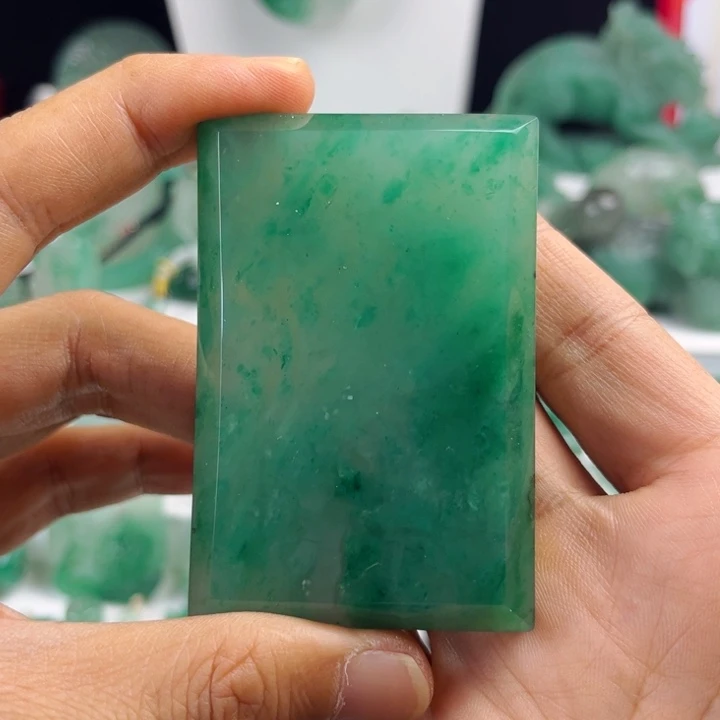颈饰未镶嵌石英质玉