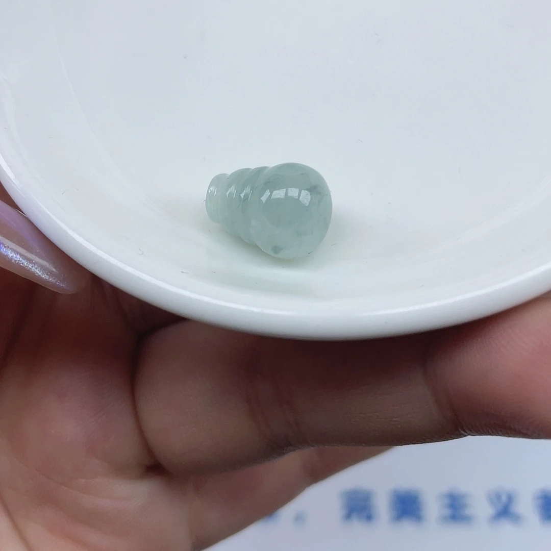 翡翠散珠翡翠三通1颗