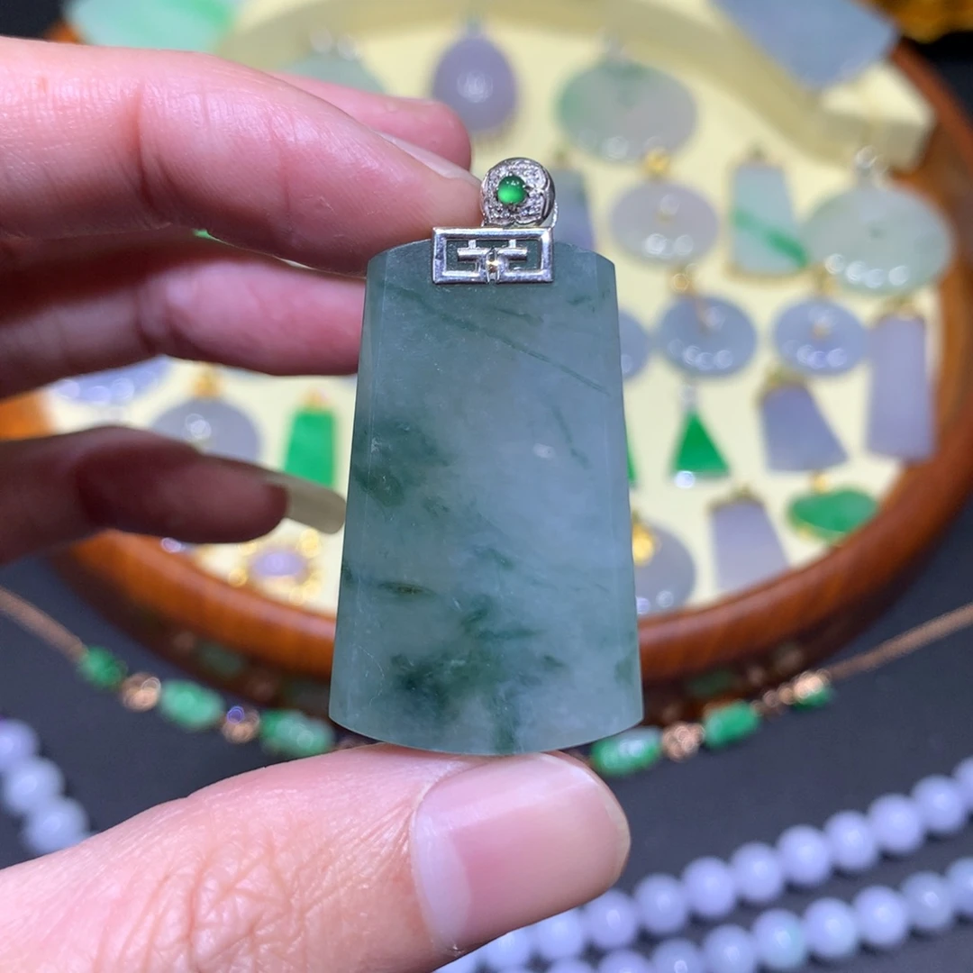 翡翠吊坠(不含链)18K金镶嵌