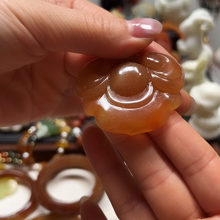 蛇纹石玉吊坠未镶嵌泉*