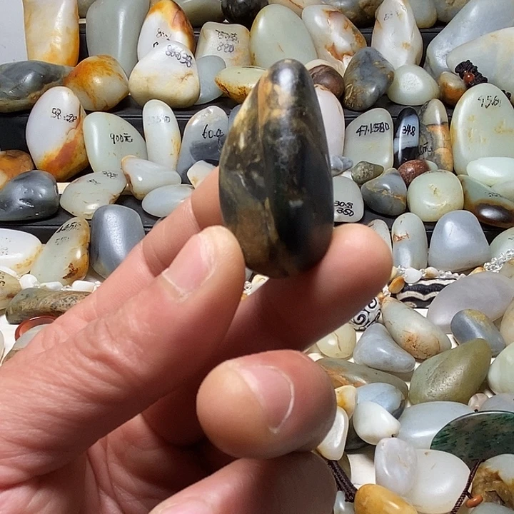 和田玉未镶嵌颈饰墨玉吊坠