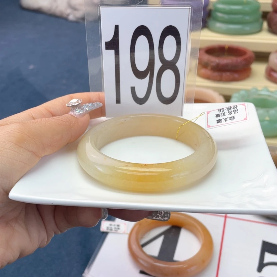 石英岩玉未镶嵌手镯