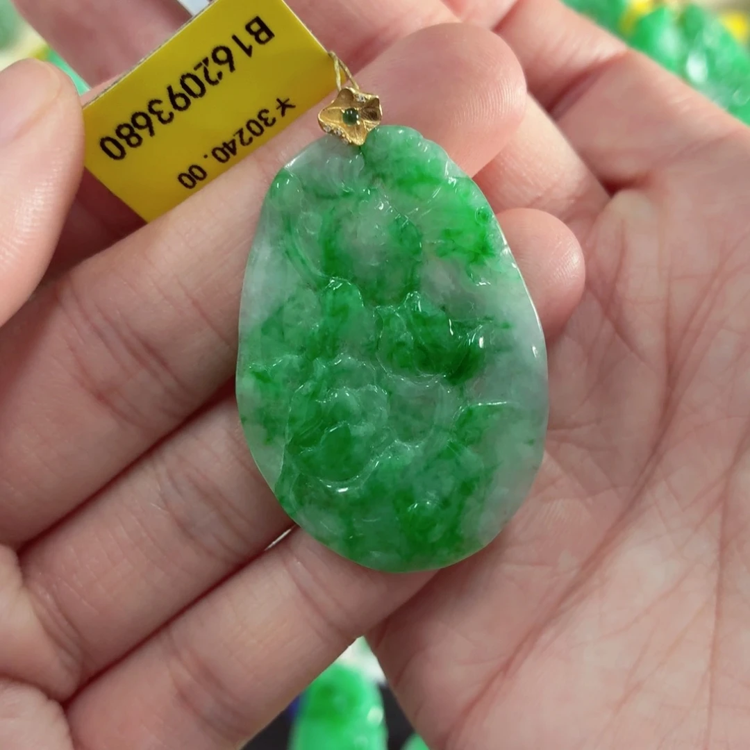 翡翠18K金镶嵌颈饰