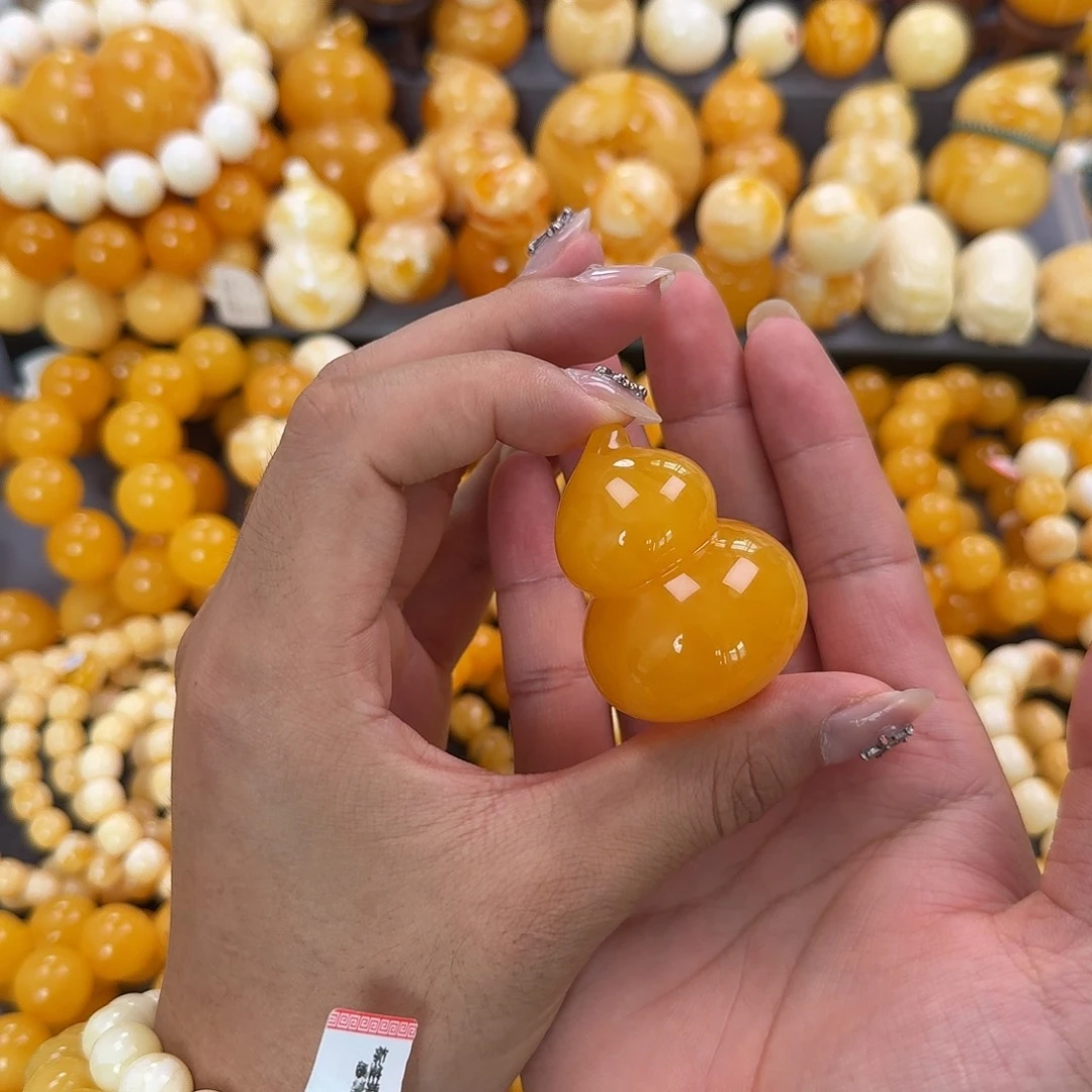 蜜蜡未镶嵌珠宝奇石